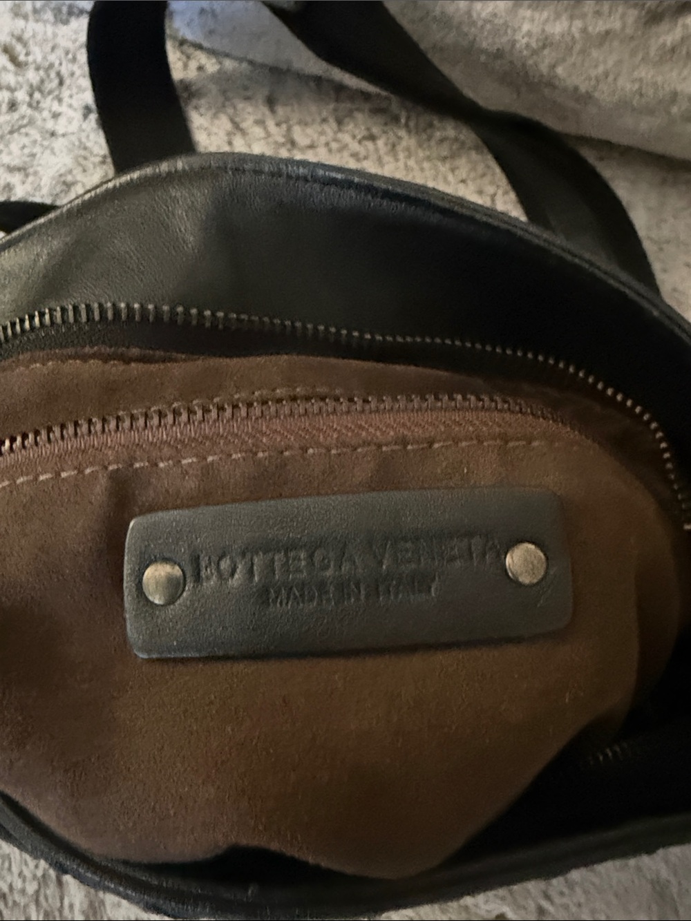 Bottega Veneta Black Intrecciato Leather Messenger Bag - Picture 4 of 4